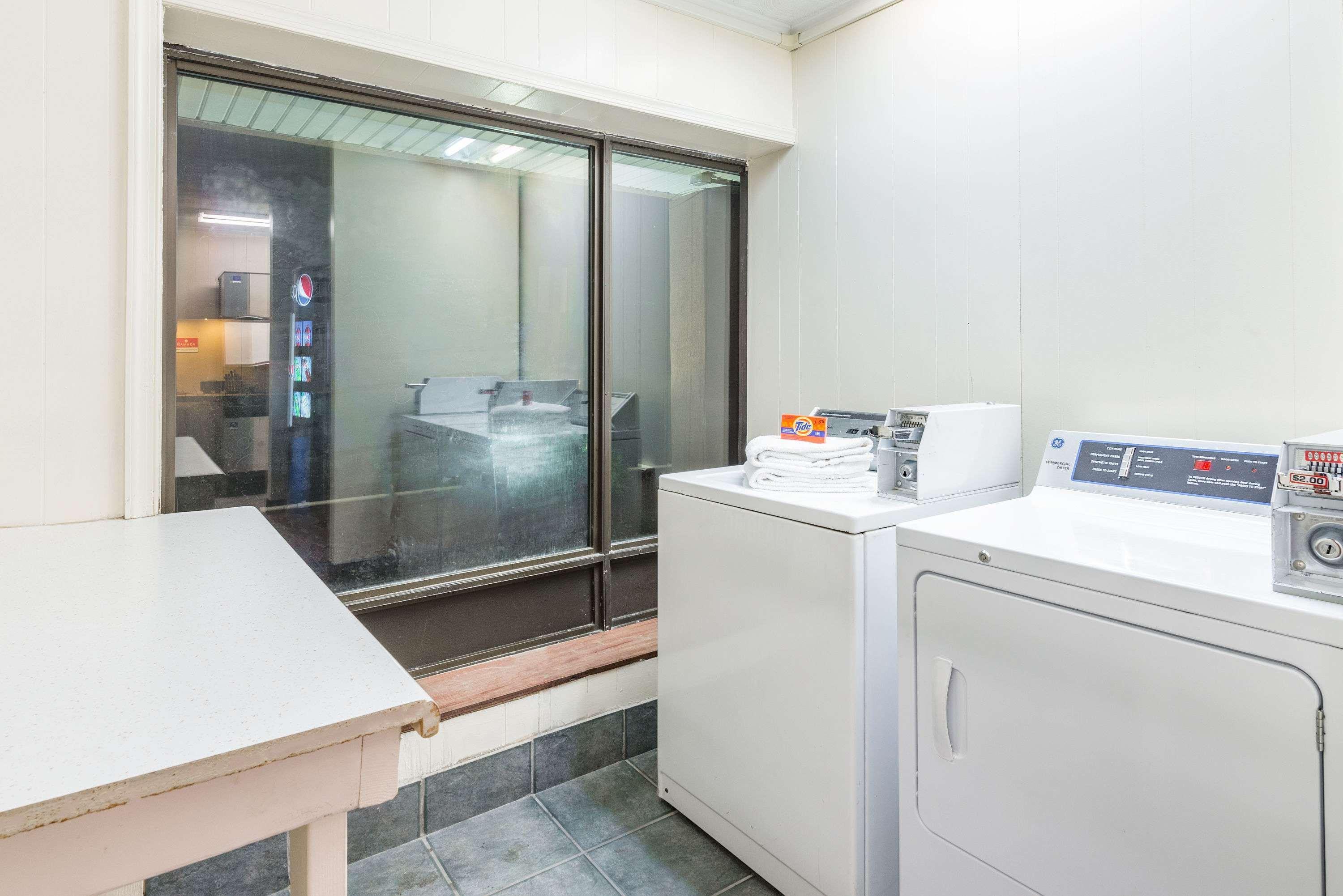 Ramada By Wyndham West Atlantic City Egg Harbor Township Exterior foto
